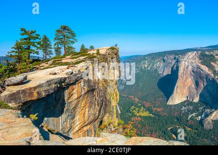 Panorama am Taft Point im Yosemite National Park, California, USA. Blick vom Taft Point: Yosemite Valley, El Capitan und Yosemite Falls. Stockfoto