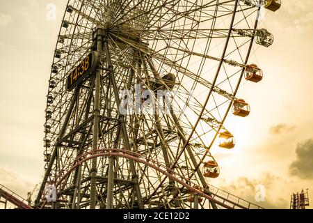 Minato Mirai vom Riesenrad und (Cosmo-Uhr) Sonnenuntergang Stockfoto