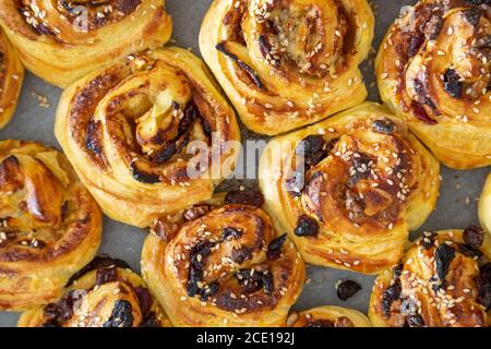 Blätterteig süße Brötchen frisch gebacken Stockfoto