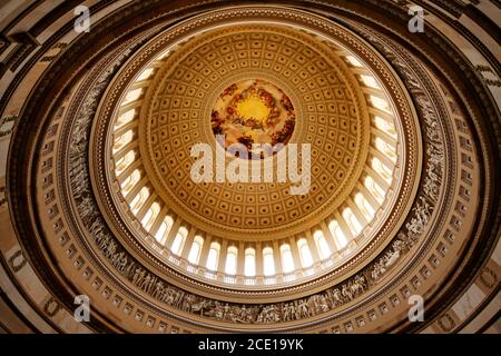 WASHINGTON, DC USA - 28. April 2018: Die Kuppel im Inneren des US-Kapitols in Washington DC Stockfoto