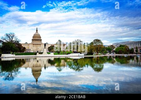 Ulysses S. Grant Memorial und das Kapitol der Vereinigten Staaten mit Reflexion im reflektierenden Pool Stockfoto