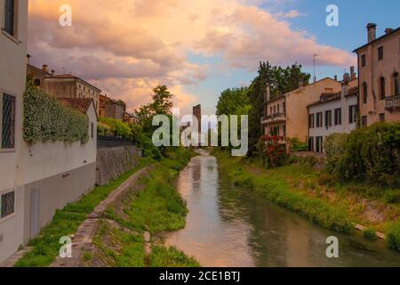 Wunderbarer Sonnenuntergang in Padua, Italien Stockfoto