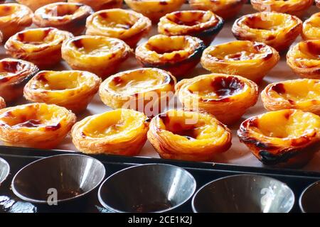 Eiertarte, traditionelles portugiesisches Dessert, Pastell de nata Stockfoto