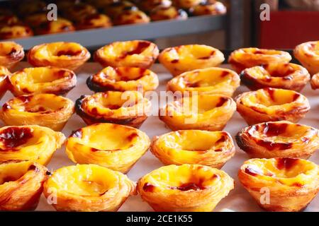 Eiertarte, traditionelles portugiesisches Dessert, Pastell de nata Stockfoto