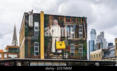 Gucci Mural Ely's Yard in der Old Truman Brewery off Brick Lane East London mit Jane Fonda Stockfoto