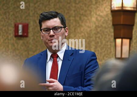 Topeka, Kansas, USA, 16. Februar 2019 Kansas State Treasurer Jake LaTurner spricht mit Mitgliedern des 2. Kongressbezirks während einer Sitzung auf der jährlichen GOP-Versammlung Stockfoto