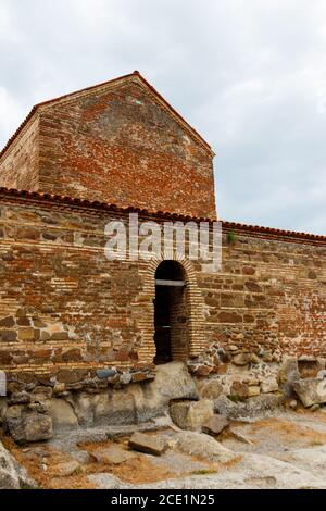 Uplistsulis Eklesia (Fürstenkirche) in der antiken Höhlenstadt Uplistsikhe, in der Nähe von Gori, Georgien Stockfoto