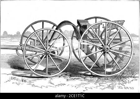 . Scientific American Volume 51 Number 20 (November 1884) . Zahnradson die vorderen Zapfen der Rollen greifen in Zahnradson eine Welle, Die durch eine endlose Kette, die um ein Kettenrad an der Nabe eines der Hinterräder geht, gedreht wird; die Tlieseed Fallrollen werden somit durch die Vortriebder Maschine bedient. Die Stücke werden durch Abdeckplatten abgedeckt, die an Standards befestigt sind, die Neigung von wliich kann nachjustiert werden; diese Platten können auch in einem größeren oder weniger Abstand auseinander eingestellt werden. Die Platten werden durch einen Hebel, der über einen ProTrac nach oben ragt, sicher in jeder Position gehalten Stockfoto