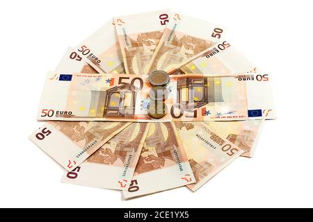 Geldscheine im Wert von 50 Euro auf weißem Hintergrund Stockfoto