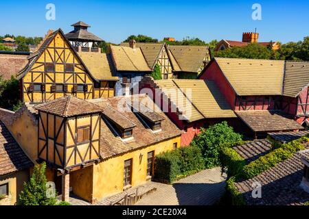Bikal, Ungarn - 21.08.2020: Wunderschön wiederaufgebaute medieva historische Museum Dorf Spaß Abenteuerpark Stockfoto