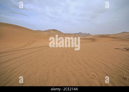 Bewegte und stationäre Sanddünen-Badain Jaran Wüste. Alxa Plateau-Innere Mongolei-China-1027 Stockfoto