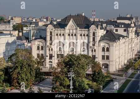 Luftaufnahme der Fassade des Polytechnischen Museums Gebäude und Lubyanka-Platz im Zentrum von Moskau Stadt, Russland Stockfoto