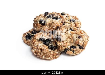 Protein-Granola-Cracker mit Rosinen und Nüssen isoliert auf weiß Stockfoto