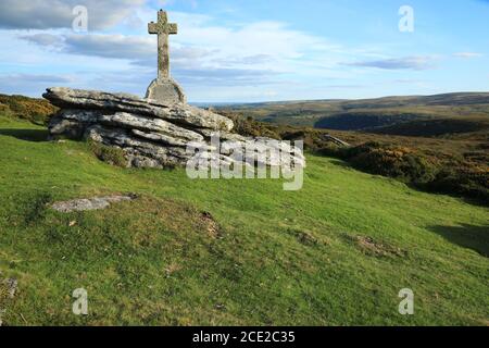 Gedenkkreuz zur Evelyn Antony Cave Penney, Dartmoor, in der Nähe von Yartor, Devon, England, Großbritannien Stockfoto