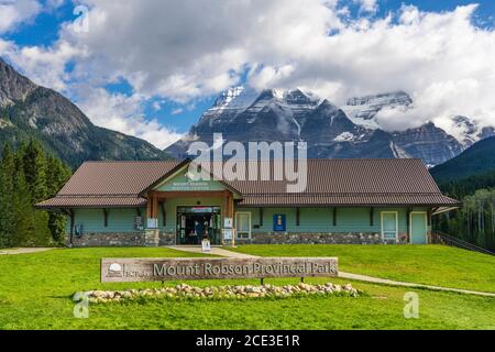 Das Mount Robson Besucherzentrum im Mount Robson Provincial Park, British Columbia, Kanada. Stockfoto