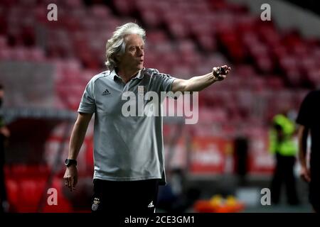 Lissabon, Portugal. August 2020. Benficas Cheftrainer Jorge Jesus zeigt sich beim Vorsaison-Freundschaftsspiel zwischen SL Benfica und AFC Bournemouth am 30. August 2020 im Luz-Stadion in Lissabon, Portugal. Quelle: Pedro Fiuza/ZUMA Wire/Alamy Live News Stockfoto