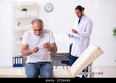 Patient leidet an Diabetes Hausarzt Stockfoto