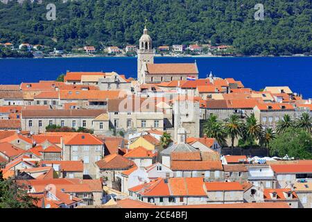 Panoramablick über die malerische Stadt Korcula (Gespanschaft Dubrovnik-Neretva), Kroatien Stockfoto