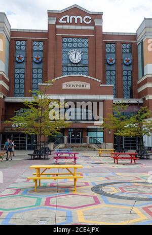 Das AMC Theater Gebäude im Newport am Levee Unterhaltungsviertel von Newport, Kentucky, USA. Stockfoto