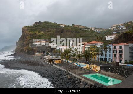 Blick auf das Dorf Ponta do Sol auf Madeira Stockfoto