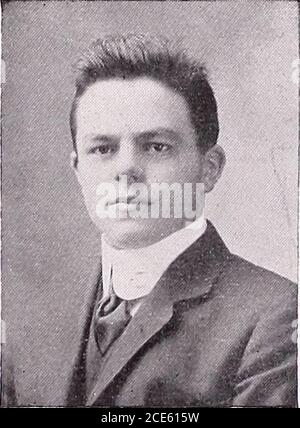 . Pour Pourri . HAROLD STRONG GULLIVER Geboren 30. Juli 1893Present ResidenceEntered Andover 1911 New Haven, Conn.Waterbury, Conn. Yale Forum Debating Team (1912) Debating Union (1912) Präsident des Deutschen Vereins (1912) Präsident des Forums (Frühjahr 1912). ALVIN BARTLETT GURLEY Geboren 25. Oktober 1891Gastaufenthalt Andover 1908 Glee Club (1912)Chor (1912) Washington, D. C.Pottstown, Penn. Yale Cabinet of Inquiry (1912)Dramatic Club (1912) 28 1912 POT POURRI FOSTER MARTIN HAMPTON Geboren 2. Mai 1893Entered Andover 15)11 Fordyce, Ark. Yale K O A Class Baseball (IGN) Draper Prize Speaker (1911) Stockfoto