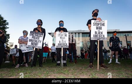 Boston, USA. 30. August 2020, Boston, Massachusetts, USA: Demonstranten demonstrieren gegen Rassenungleichheit und fordern Gerechtigkeit eine Woche, nachdem der Schwarze Jacob Blake mehrmals von der Polizei in Kenosha in Boston erschossen wurde. Quelle: Keiko Hiromi/AFLO/Alamy Live News Stockfoto