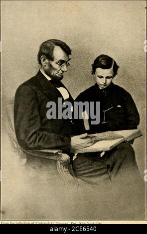 . Abraham Lincoln, der Junge und der Mann. Frederick il. Meserve, Esq., New York City Lincoln und Tad von einem Foto aus Washington LINCOLN UND SEINE KINDER seine vier Kinder waren alle Jungen: Robert Todd, geboren am 1. August 1843; Edward Baker, geboren am 10. März 1846, gestorben in der Kindheit; William Wallace, geboren am 21. Dezember 1850, gestorben im Weißen Haus, Februar-rurary 20, 1862; Thomas, geboren am 4. April 1853, in Chicago, 15. Juli 1871. Aber einer der Jungen lebte zur Männlichkeit. Der älteste, Robert, war ein Student in Harvard, während Lincoln war Präsident. Nur William und Thomas, oder Willieand Tad, wie er sie nannte, waren Stockfoto