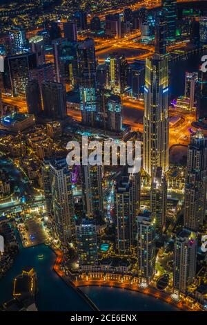 Dubai Nachtansicht von der Aussichtsplattform des Burj Khalifa Stockfoto