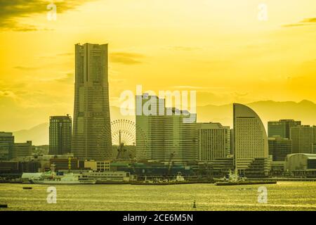 Abend von Yokohama Minato Mirai sichtbar von Yokohama Sky Walk Stockfoto