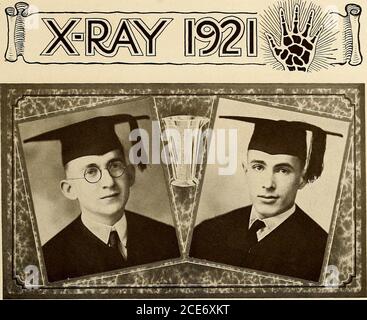 . X-ray . h Carolina; Delta Chi; Uni-versity von Virgnia Club; Pharma-ceutical Association.ChrisWissen ist Macht, Weisheit ist Glückseligkeit; Alle frivol Zeitvertreib, Ich entlasse. Unter der guten Zahl, die aus dem Old North State stammten, war Chris. Hecame uns von der University of Virginia,und gut vorbereitet für die Arbeit ist es nicht verwunderlich, dass er prominentlyals einer der führenden Mitglieder seiner Klasse.von allen Tar Heels in seiner Klasse ist er die besten informiert, Und viele Argumente über diesen Heimatstaat wurden ihm zur Besiedlung vorgelegt. Er ist alwa3s stark auf den feinen Punkten des Lectur Stockfoto