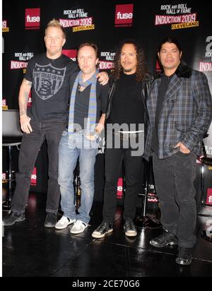 Manhattan, Vereinigte Staaten Von Amerika. Januar 2007. NEW YORK - JANUAR 14: (L-R) die Metallica-Bandmitglieder James Hetfield, Lars Ulrich, Kirk Hammett und Robert Trujillo besuchen am 14. Januar 2009 die Ankündigung der Rock and Roll Hall of Fame 2009 in den Fuse Studios in New York City.Leute: Metallica-Band Credit: Storms Media Group/Alamy Live News Stockfoto