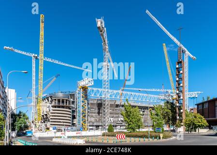 Madrid, Spanien - 30. August 2020: Santiago Bernabeu, Real Madrid Fußballstadion, während Renovierungsarbeiten. Stockfoto