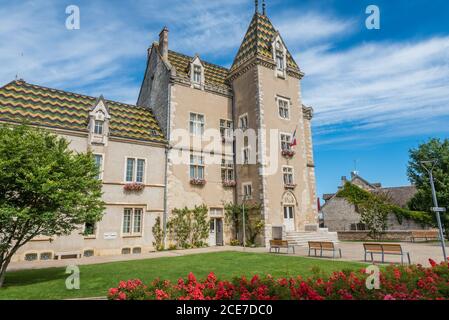 MEURSAULT, BURGUND, FRANKREICH - 9. JULI 2020: Das Rathaus in Meursault Stockfoto