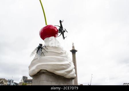 WESTMINSTER, LONDON/ENGLAND- 29. August 2020: Trafalgar Square vierte Sockelwirbel aus cremefarbener Skulptur, betitelt Stockfoto