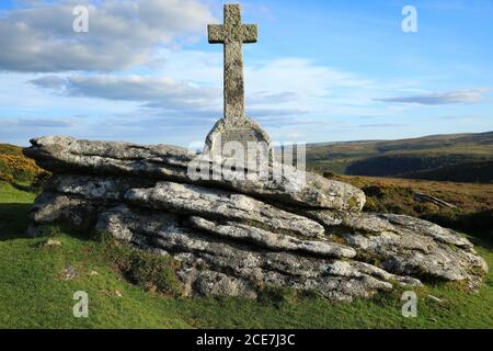 Gedenkkreuz zur Evelyn Antony Cave Penney, Dartmoor, in der Nähe von Yartor, Devon, England, Großbritannien Stockfoto