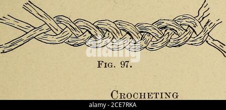 . Sitzarbeit und industrielle Berufe; ein praktischer Kurs für Grundstufen . Abb. 96. Häkeln mit Schnur und Garn, mit den Fingern insteadof ein Haken. (Abb. 96 und 97.) Die Ketten waren so gehäkelt, dass sie vielleicht zu Teppichen, Hüten, Körben und Gürteln gemacht wurden. (Abb. 98.) Flechten Corel, Garn, Raffia, und Gewebepapier und Maisschalen kann sein Stockfoto