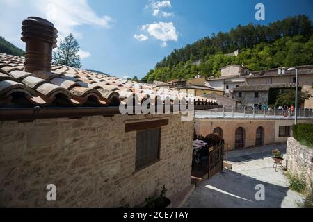 Wasserfälle in der kleinen Stadt Rasiglia, Italien Stockfoto