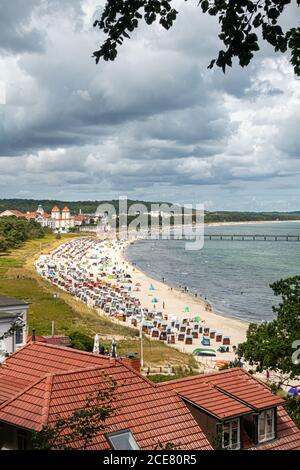 Der lebhafte Strand von Binz im Sommer 2020, Rügen, Mecklenburg-Vorpommern, Deutschland Stockfoto