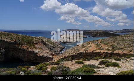 Insel Comino, Landschaft mit Küste in der Nähe der blauen Lagune Stockfoto