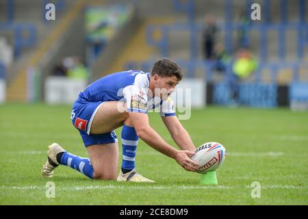 St Helens' Lachlan Coote führt den Umbau an. Stockfoto