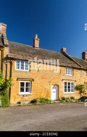 Die Old Bakery ist ein Steinhaus aus dem lokalen Schinkenstein im Zentrum von Montacute Dorf, Somerset, England, Großbritannien gebaut Stockfoto