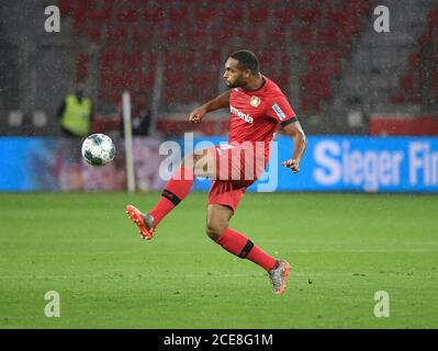 BayArena Leverkusen, Deutschland 17.6.2000, Fußball: Bundesliga-Spieltag 2019/20 32, Bayer 04 Leverkusen (B04, rot) gegen FC Köln (CGN, weiß) – Jonathan Tah (Bayer 04 Leverkusen) aufgrund der Corona-Pandemie werden alle deutschen Spiele in leeren Stadien ohne Zuschauer gespielt.Credit: Maik Hoelter/TEAM2sportphoto/Pool / via Kolvenbach Stockfoto