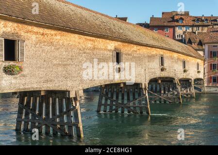 Historische Holzbrücke über den Rhein in Diessenhofen. Kanton Thurgau, Schweiz Stockfoto