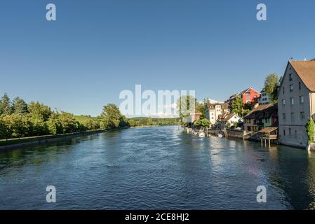 Der Rhein zwischen Diessenhofen, Schweiz und Gailingen, Deutschland Stockfoto