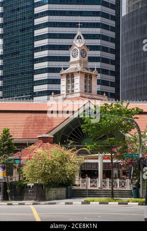 Singapur: Ehemaliger Telok Ayer Markt, jetzt bekannt als Lau Pa Sat, mit seiner viktorianischen Eisenstruktur, ein nationales Denkmal im Stadtzentrum Stockfoto