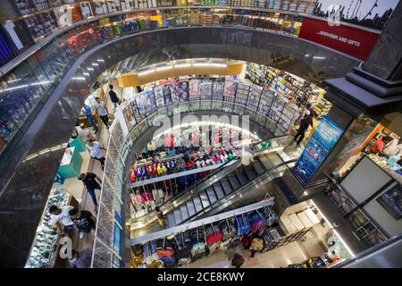 Singapur: Einkaufszentrum Mustafa Centre im Bezirk Little India Stockfoto