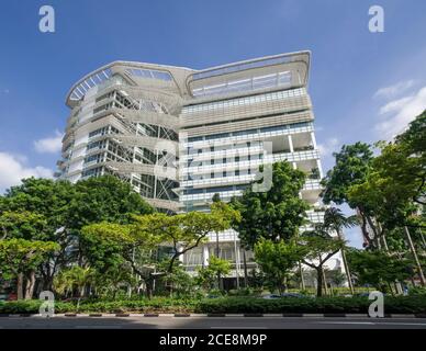 Singapur: Die Nationalbibliothek, entworfen vom Architekten Ken Yeang, Victoria Street, im Stadtteil Bugis Stockfoto