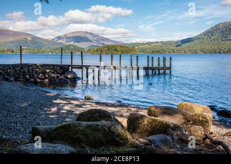 Der Blick auf Derwent Wasser von Brandelhow im Lake District. Stockfoto