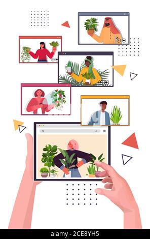 Leute, die sich um Houseplants kümmern, mischen Rennen Housekeeping während der Diskussion Videoanruf in Web-Browser-Fenstern Hochformat vertikale Vektor-Illustration Stock Vektor