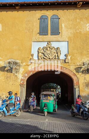 Sri Lanka, Galle, historische Stadt, UNESCO-Weltkulturerbe. Dutch East India Company. (VOC) Schild am Eingang. Stockfoto